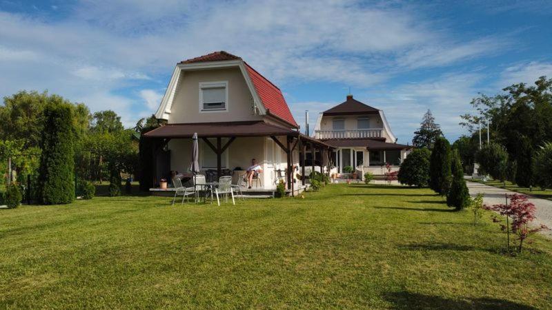 Ferienhaus Am Plattensee Balatonmáriafürdő Exteriör bild
