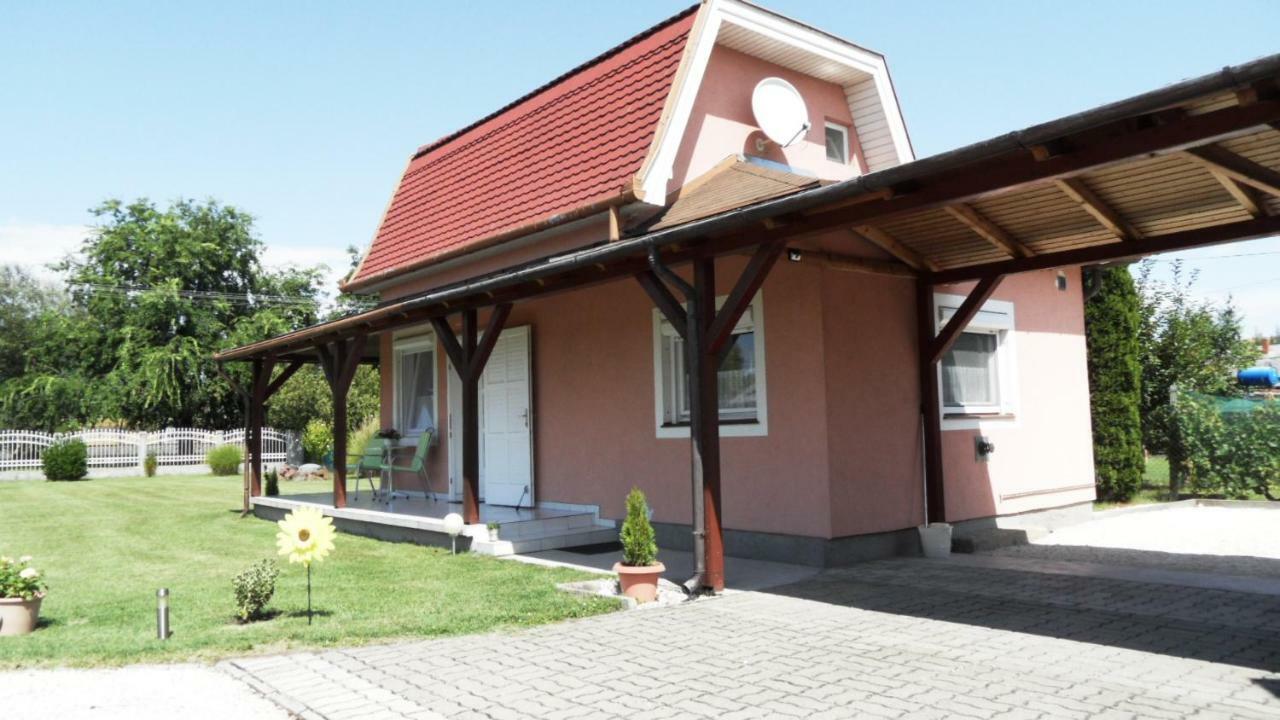 Ferienhaus Am Plattensee Balatonmáriafürdő Exteriör bild