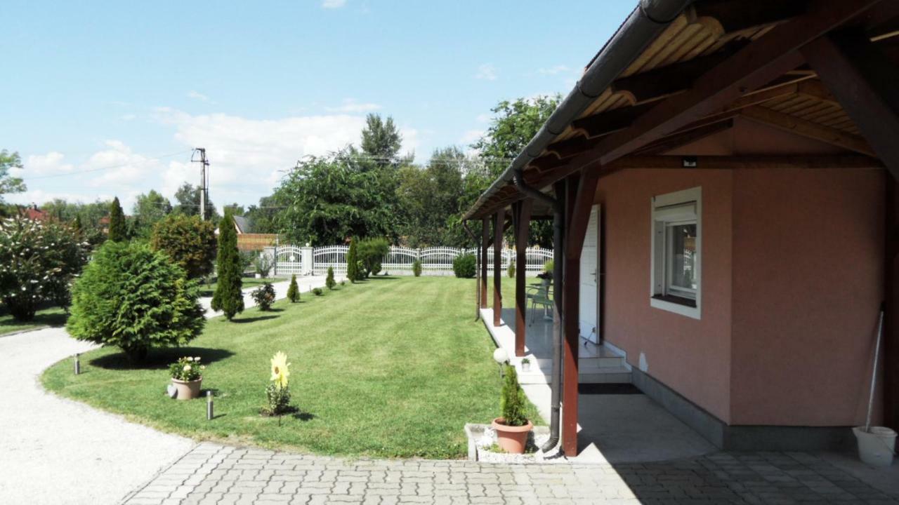 Ferienhaus Am Plattensee Balatonmáriafürdő Exteriör bild