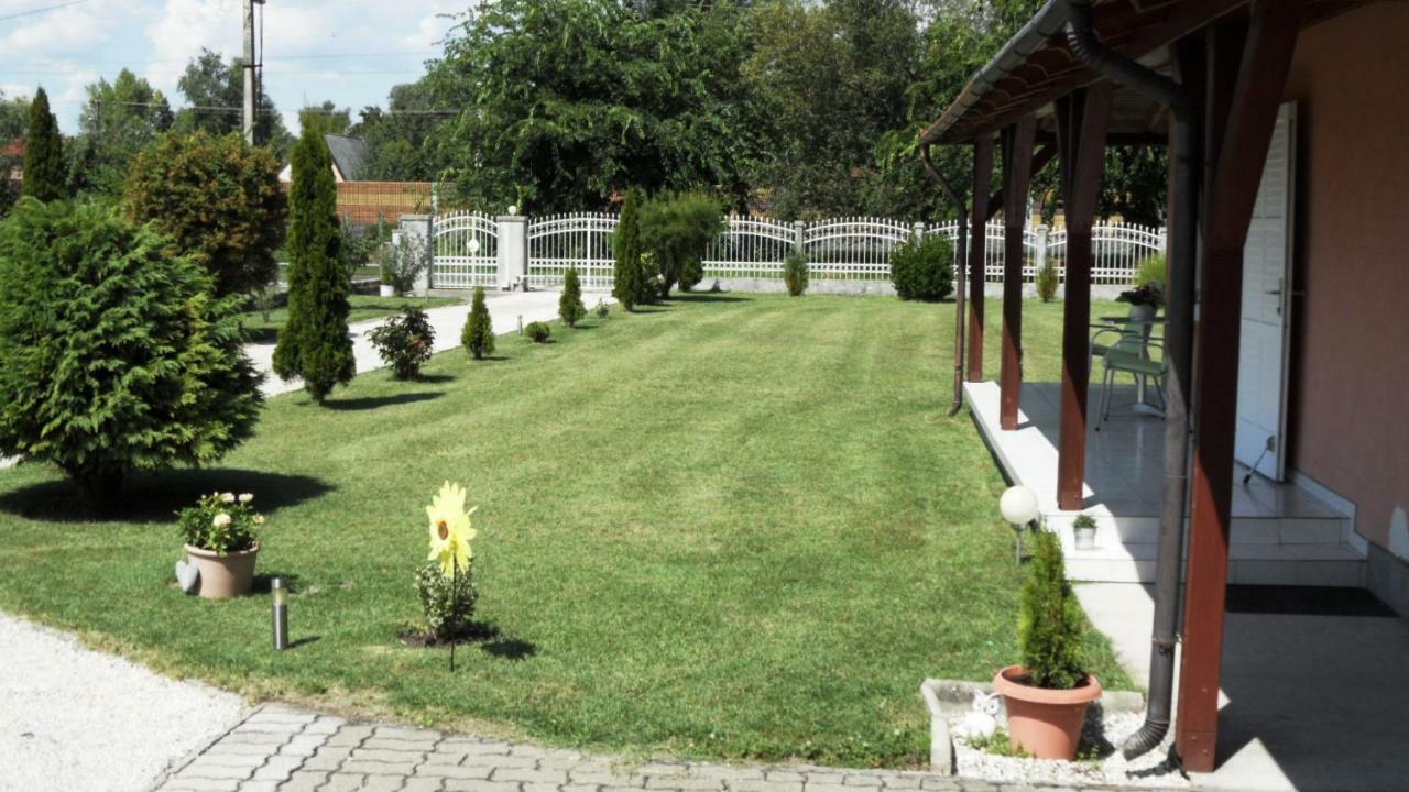 Ferienhaus Am Plattensee Balatonmáriafürdő Exteriör bild