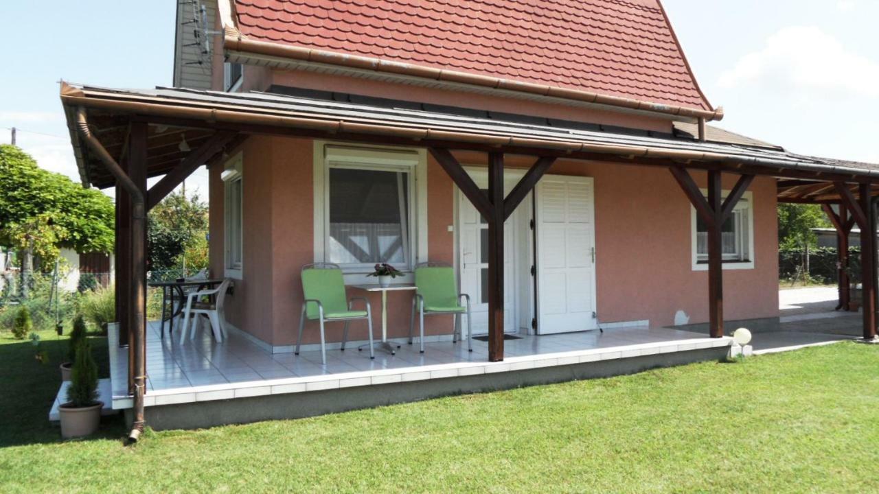 Ferienhaus Am Plattensee Balatonmáriafürdő Exteriör bild